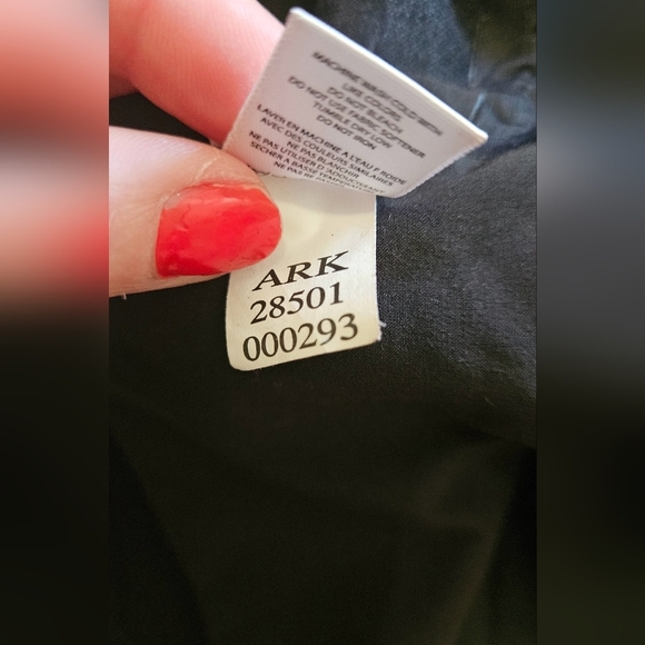 NOBLE Equestrian Pinnacle Jacket in black. Size Large - Picture 15 of 16